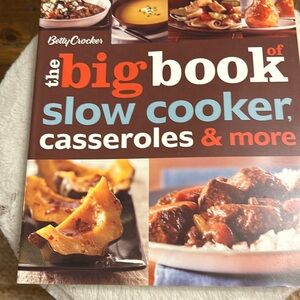 Betty Crocker slow cooker, casseroles cookbook